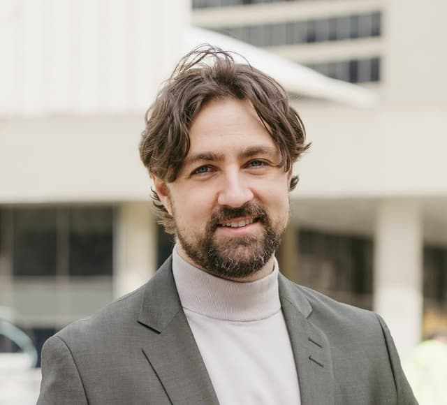 image of Elliott Charbonneau